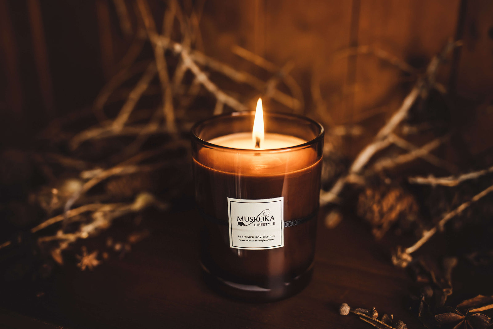 These gorgeous Medium (585g) vessels are completed with a stunning wooden top. They are fastened with a black satin ribbon, swingtag and have the scent of our ever popular “Hot Chocolate” fragrance.