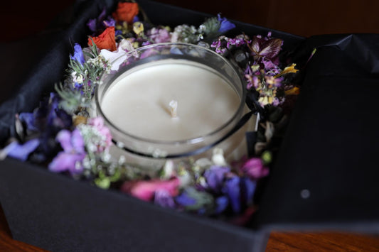 We take one of our gorgeous North American Storyboard Apothecary candles and surround it with beautiful everlasts inside a stunning heavy black gift box lined with tissue. The lid is finished with a pearlised sticker and fastened with a satin ribbon. A gorgeous and very stylish gift for any recipient. 