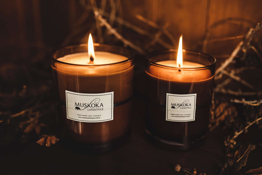 These gorgeous Medium (585g) and Large Amber (730g) vessels are completed with a stunning wooden top. They are fastened with a black satin ribbon, swingtag and have the scent of our ever popular “Hot Chocolate” fragrance. Muskoka Lifestyle Online creates ambience