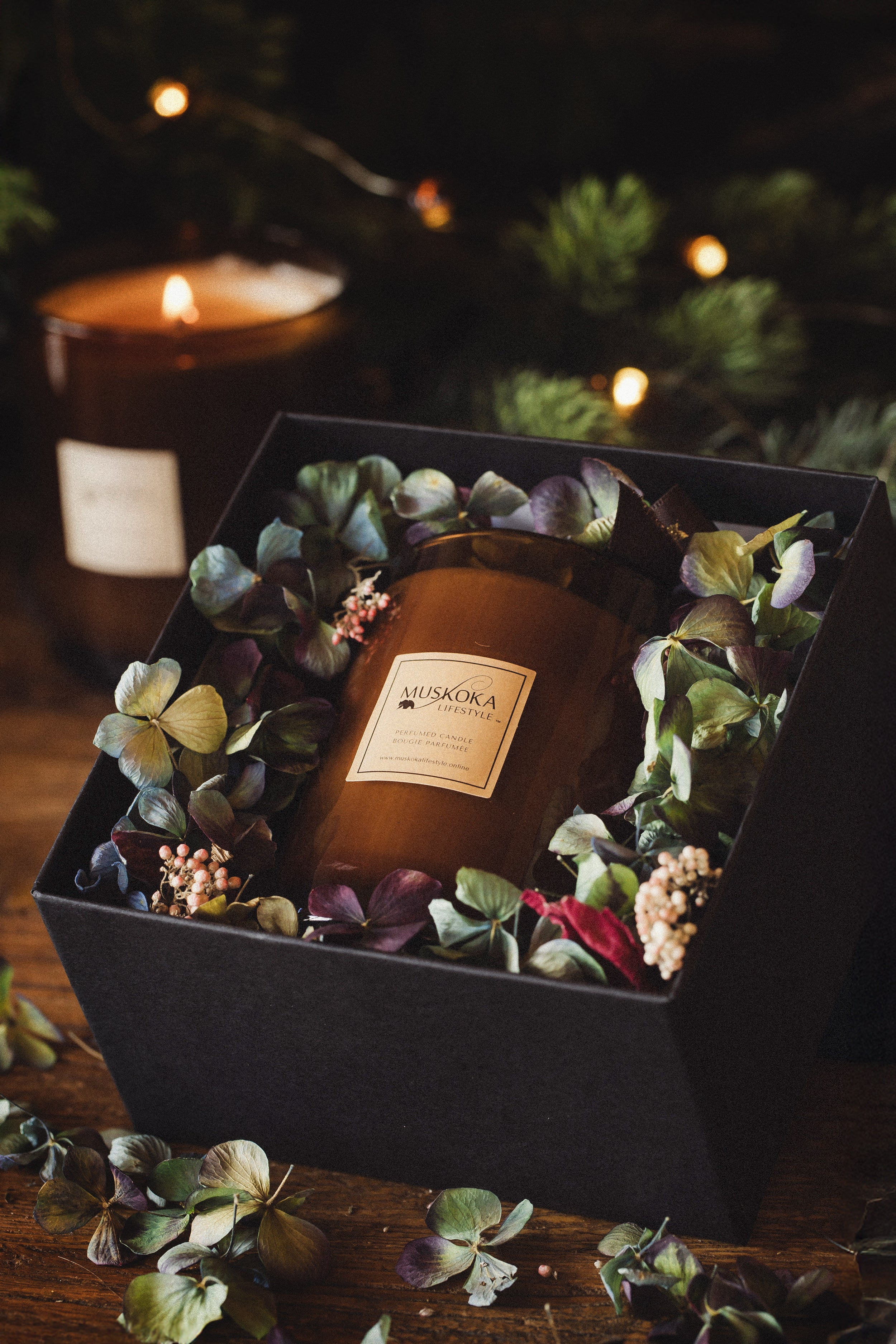 BEAR HUG CANDLE IN GIFT BOX (with Everlasts)