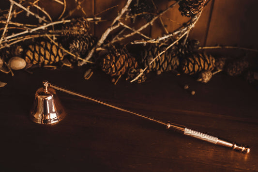 Use a Candle Snuffer to extinguish your candles safely, and without getting wax on tables and other surfaces. Size: 20cm in length with a 3.8cm bell diameter. Colour: Rose Gold.