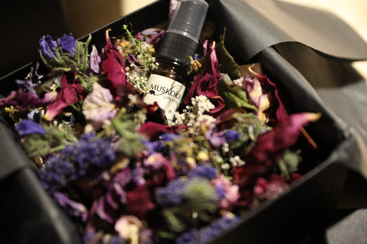 Our everlast fragrance is available as a refill to freshen up your Everlasts - forever florals. And never worry about the blooms you gift dying! Hand-foraged blooms are personally selected by our team and undergo a special process to both capture and preserve their colour and form, and then scented with our signature Muskoka Lifestyle fragrance.