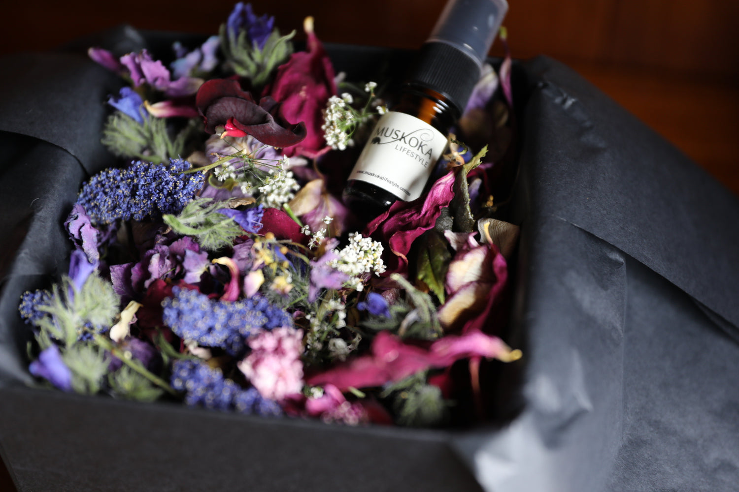 Our everlast fragrance is available as a refill to freshen up your Everlasts - forever florals. And never worry about the blooms you gift dying! Hand-foraged blooms are personally selected by our team and undergo a special process to both capture and preserve their colour and form, and then scented with our signature Muskoka Lifestyle fragrance.