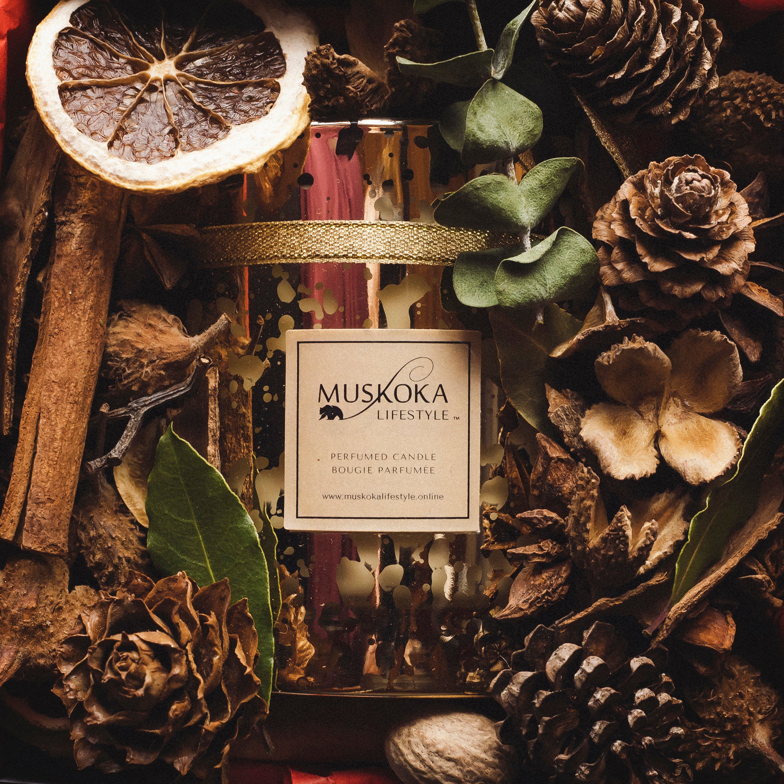 FESTIVE GOLD GIFT BOX (Festive Gold candle and Woodland Pot Pourri)