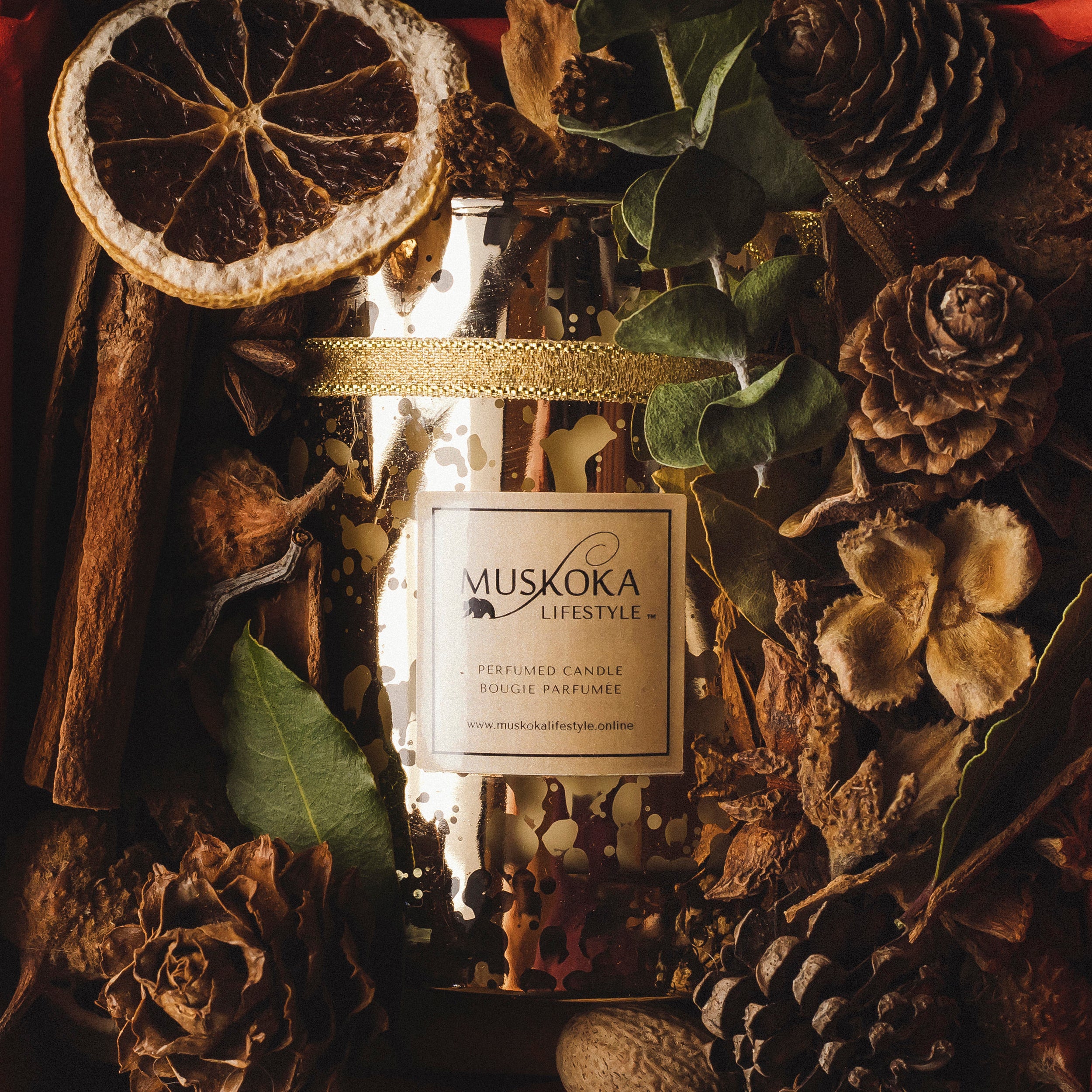 FESTIVE GOLD GIFT BOX (Festive Gold candle and Woodland Pot Pourri)