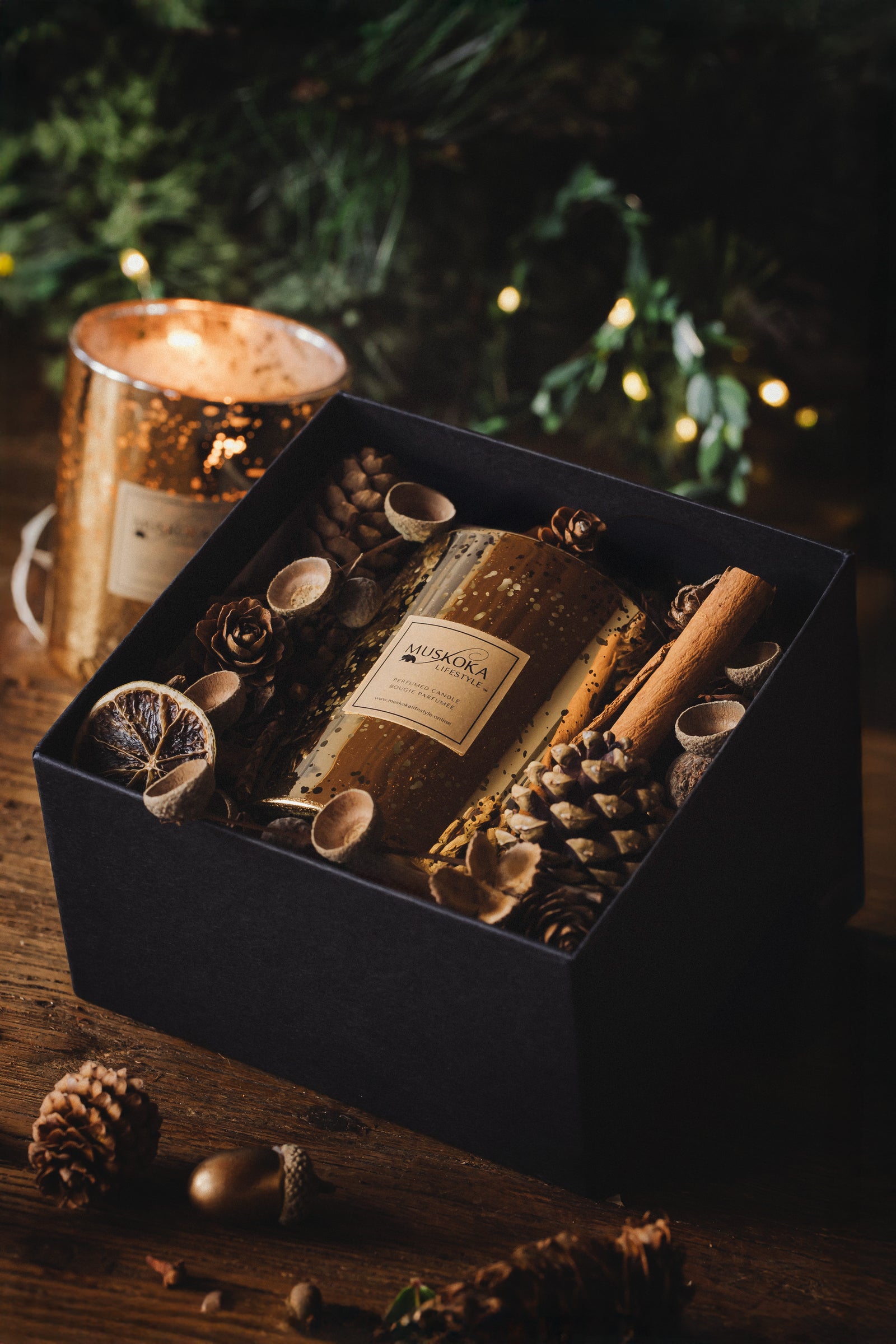 FESTIVE GOLD GIFT BOX (Festive Gold candle and Woodland Pot Pourri)