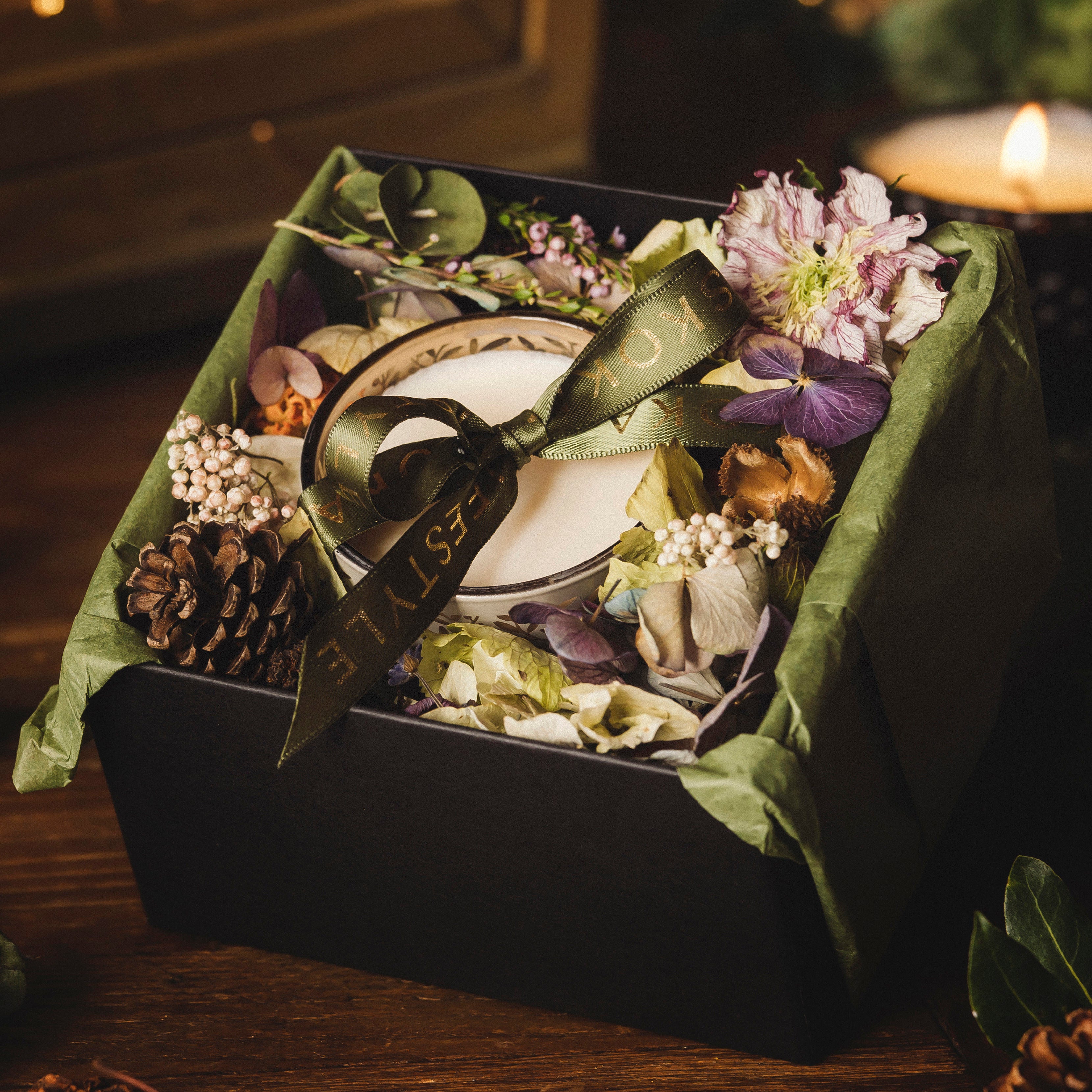 MUSKOKAN BRANDIED PEAR CANDLE GIFT BOX (with Everlasts)