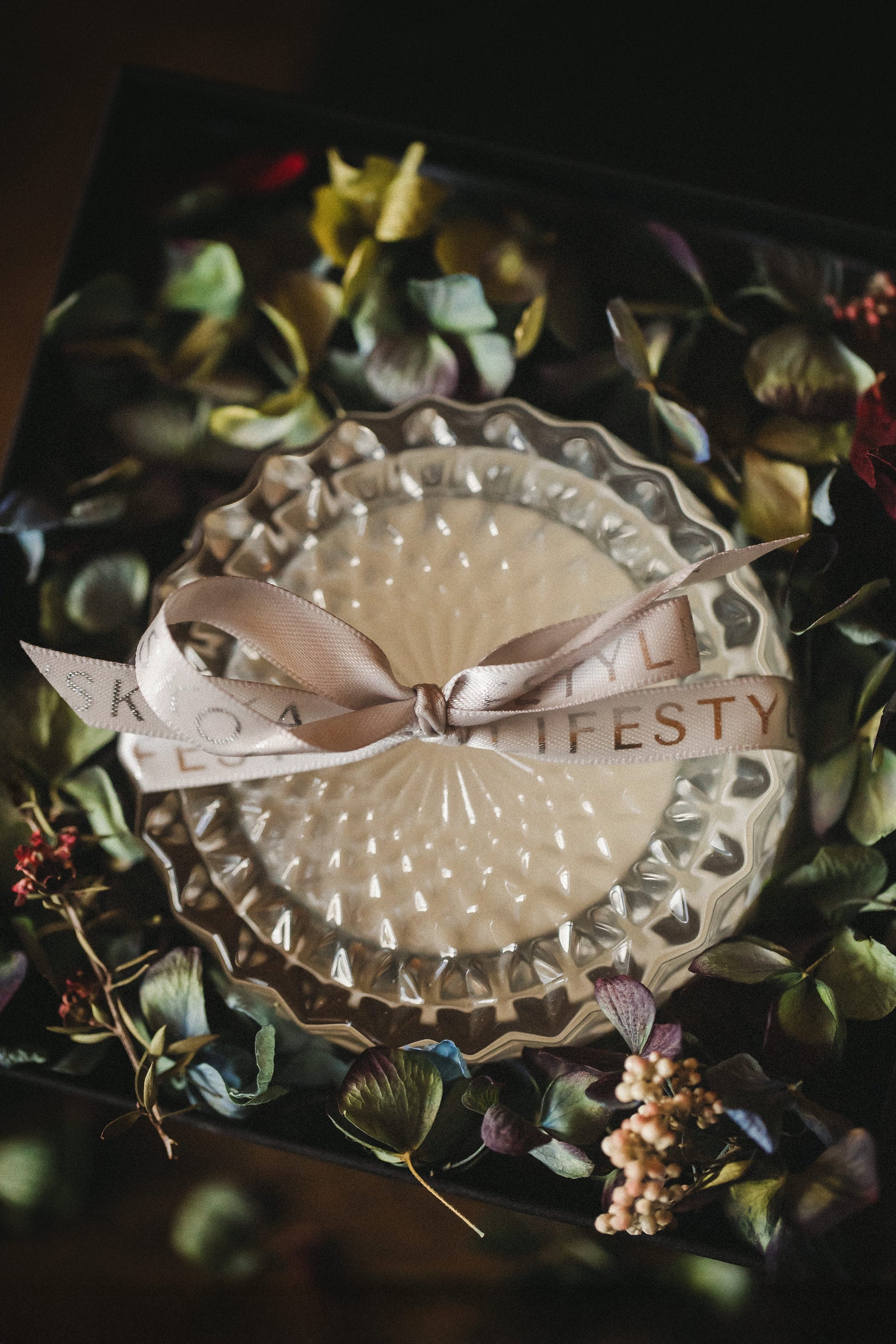 SILVER BANGLES CANDLE IN GIFT BOX (with Everlasts)