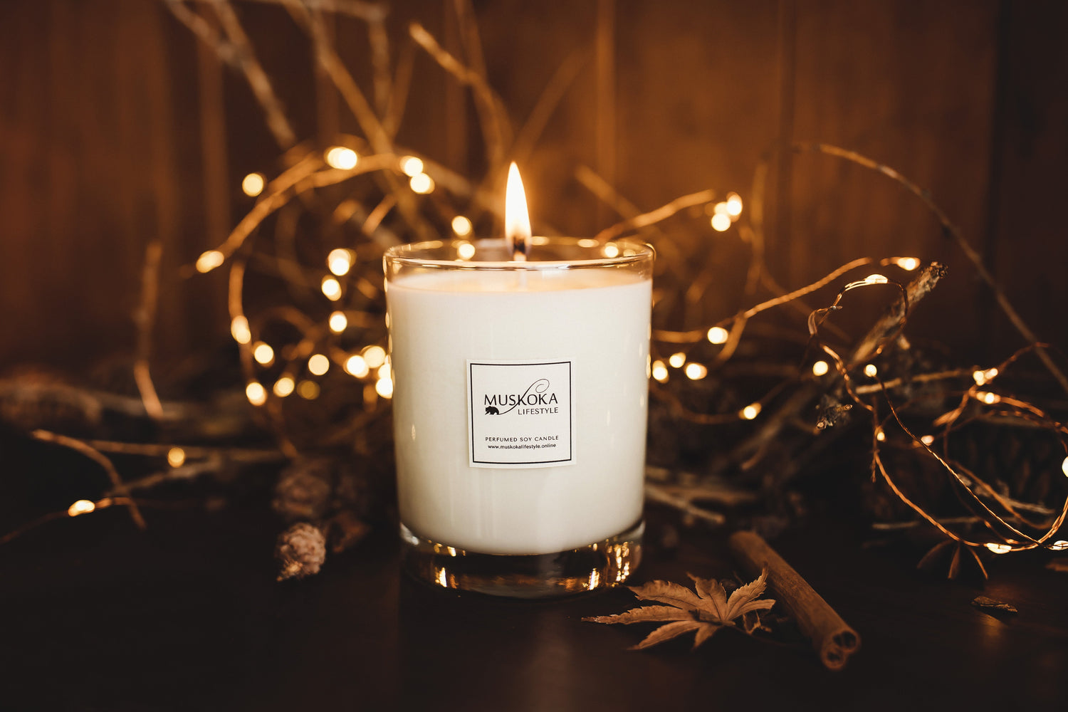 The Muskoka Lifestyle Whiskey, Woodsmoke & Leather Candle is one of our most loved fragrances, this masculine yet sweet-smelling candle is adored by many and is often a sell-out! This is the large size with a burn time of more than 70 hours.