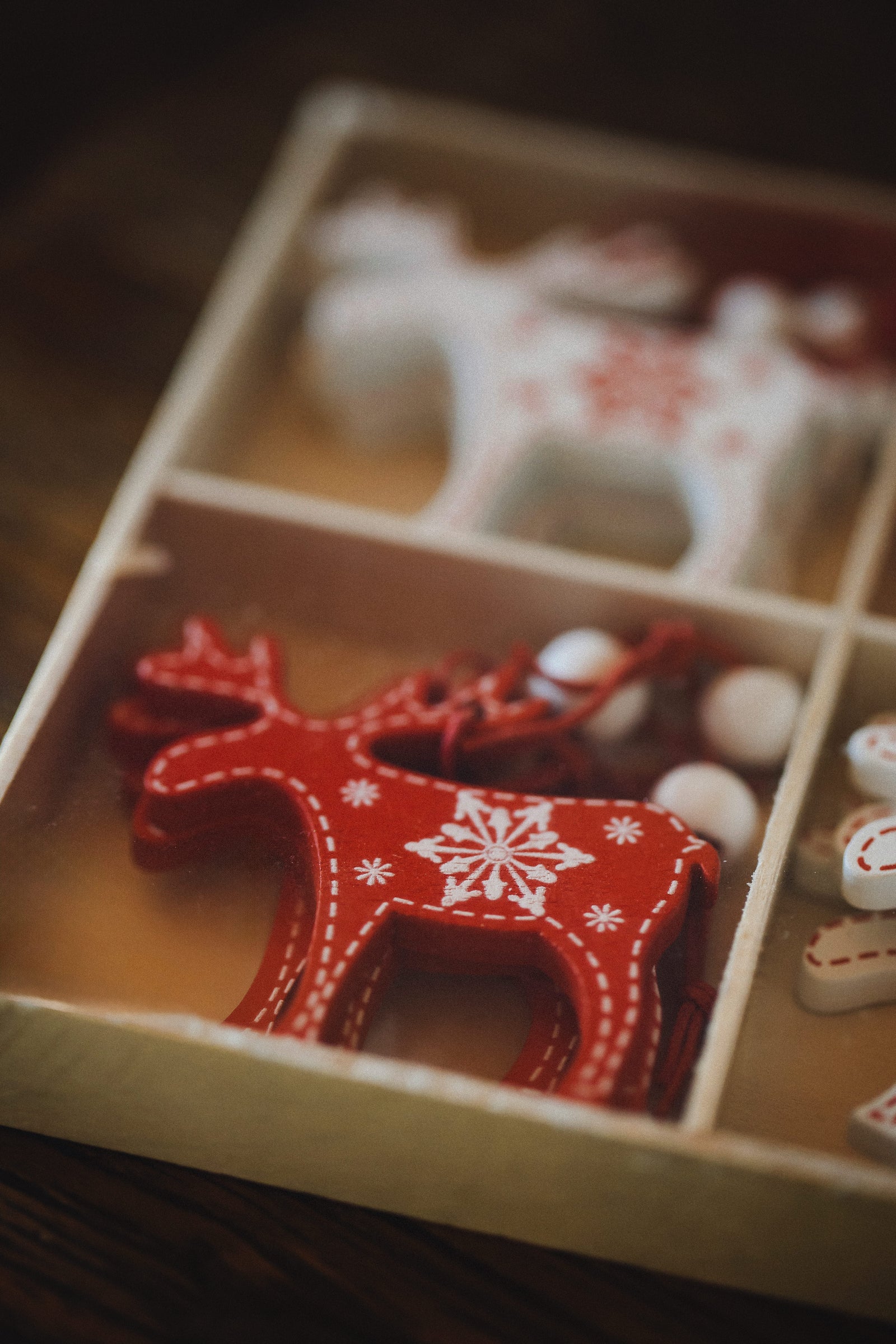 MUSKOKA WOODEN REINDEER GIFT TAGS
